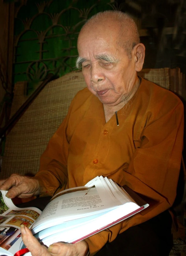 Cánh hạc Long Sơn ảnh 1 HT Thich Chi Tin.jpg