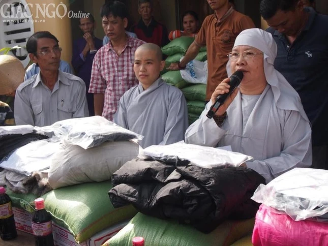 Phân ban Ni giới TP.HCM cứu trợ đồng bào Quảng Nam ảnh 1 PV (3).jpg