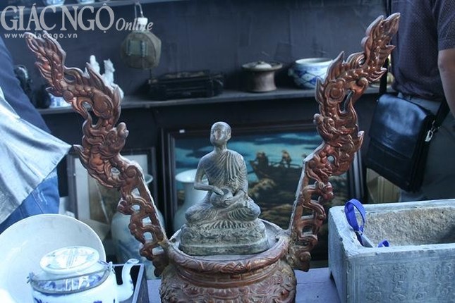 Tượng Phật cổ tại “Chợ phiên dấu xưa” ảnh 2 3.jpg