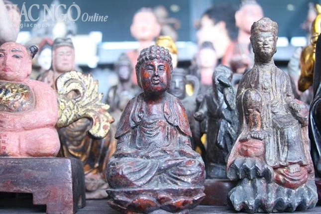 Tượng Phật cổ tại “Chợ phiên dấu xưa” ảnh 5 6.jpg