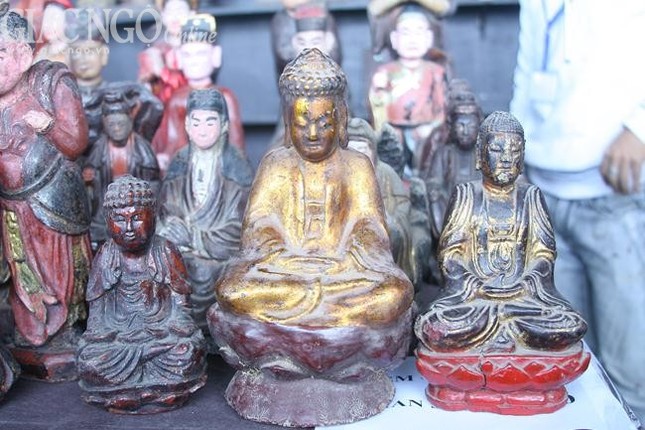Tượng Phật cổ tại “Chợ phiên dấu xưa” ảnh 6 7.jpg