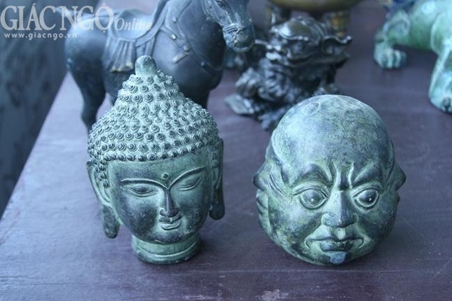 Tượng Phật cổ tại “Chợ phiên dấu xưa” ảnh 7 8.jpg