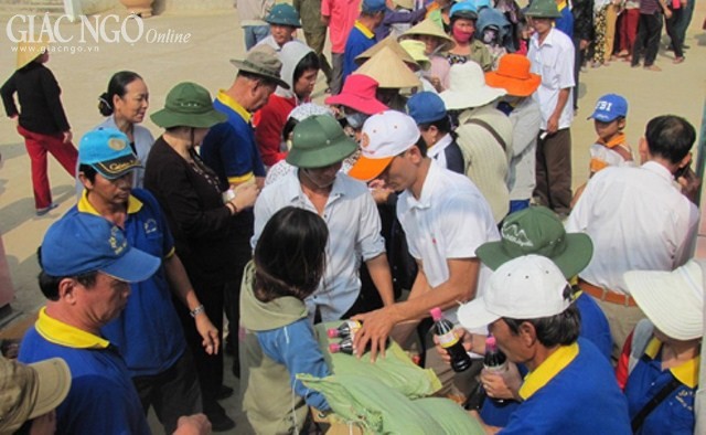 Quảng Bình: Chùa Giác Huệ tặng 1.000 phần quà ảnh 2 chuagiachue2.jpg