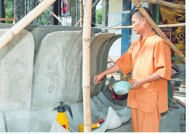 --.Thien Tu dap dai sen tuong Phat Di Lac.jpg