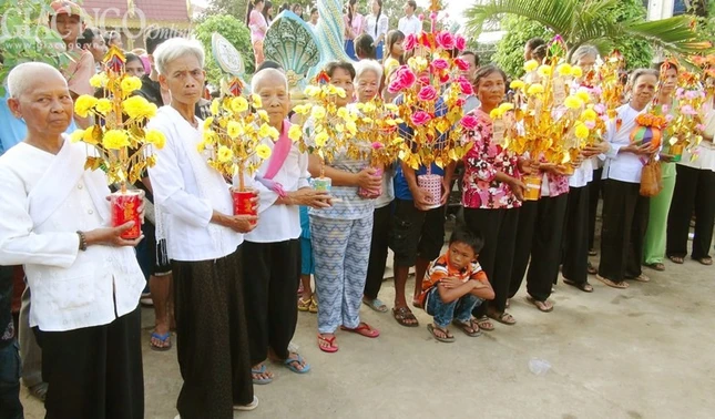 phumsoc Kathina2.jpg