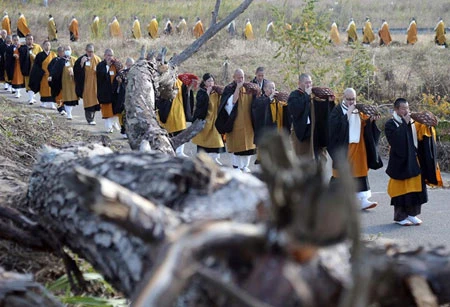 Chư Tăng cầu nguyện siêu độ nạn nhân động đất ảnh 4 h4.jpg