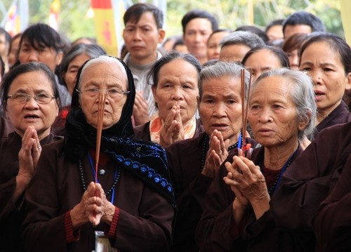Đây là lần thứ 2, Việt Nam tổ chức đại lễ cầu siêu cho các nạn nhân tử vong vì tai nạn giao thông với quy mô quốc gia. Sự kiện này nhằm chia sẻ mất mát đau thương với thân nhân những người bị nạn, đồng thời kêu gọi các cơ quan, tổ chức và người dân chung tay chia sẻ khó khăn, tổn thất và nâng cao ý thức chấp hành luật an toàn giao thông Cac-cu-ba-JPG-8831-1384585560.jpg