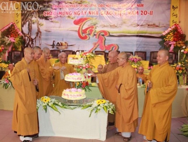 Lễ tri ân của Tăng Ni sinh các khóa giảng sư ảnh 3 Qh (5).jpg