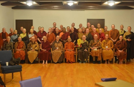 hop mat thuong nien.jpg