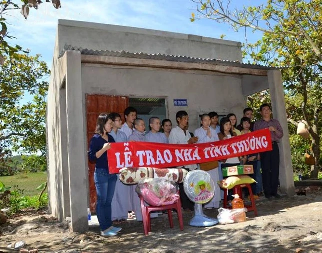 Trao nhà tình thương cho hộ nghèo ảnh 1 H3.jpg