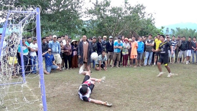 Chùa Hà Tân tổ chức cho thanh niên thi đá bóng ảnh 1 anh 3.jpg