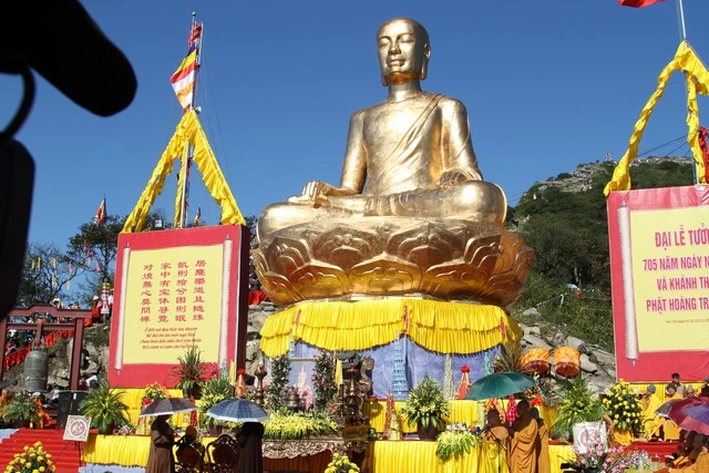 Chùm ảnh: Lễ khánh thành tôn tượng Phật hoàng ảnh 48 Chùm ảnh: Lễ khánh thành tôn tượng Phật hoàng ảnh 48