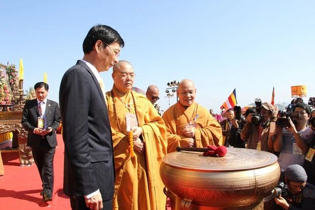 Chùm ảnh: Lễ khánh thành tôn tượng Phật hoàng ảnh 9 Chùm ảnh: Lễ khánh thành tôn tượng Phật hoàng ảnh 9