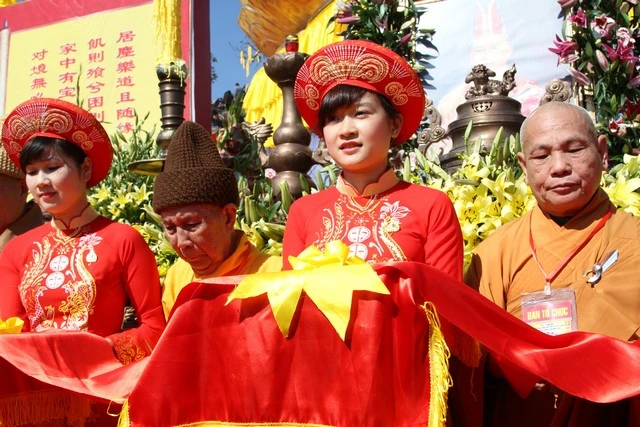 Chùm ảnh: Lễ khánh thành tôn tượng Phật hoàng ảnh 58 Chùm ảnh: Lễ khánh thành tôn tượng Phật hoàng ảnh 58