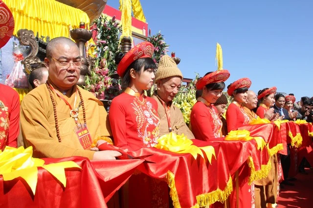 Chùm ảnh: Lễ khánh thành tôn tượng Phật hoàng ảnh 10 Chùm ảnh: Lễ khánh thành tôn tượng Phật hoàng ảnh 10