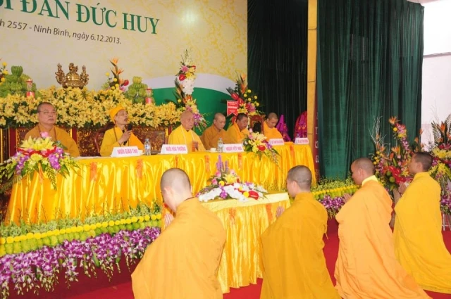 Giới đàn Đức Huy truyền giới cho giới tử ảnh 1 gioi_dan_duc_huy_58_jpg.jpg