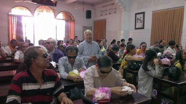 Người khiếm thị tu niệm Phật tại Phước Viên tự ảnh 1 nguoi khiem thi 2.jpg