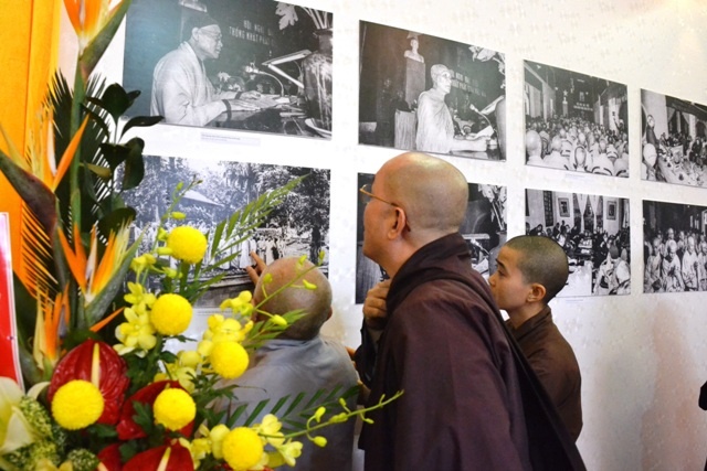 Khai mac trien lam anh (1).JPG