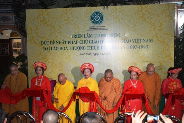 Khai mac trien lam anh (11).JPG