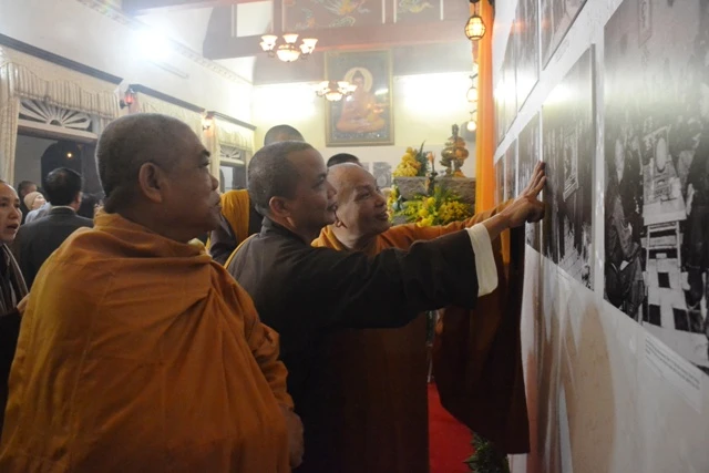 Khai mac trien lam anh (15).JPG