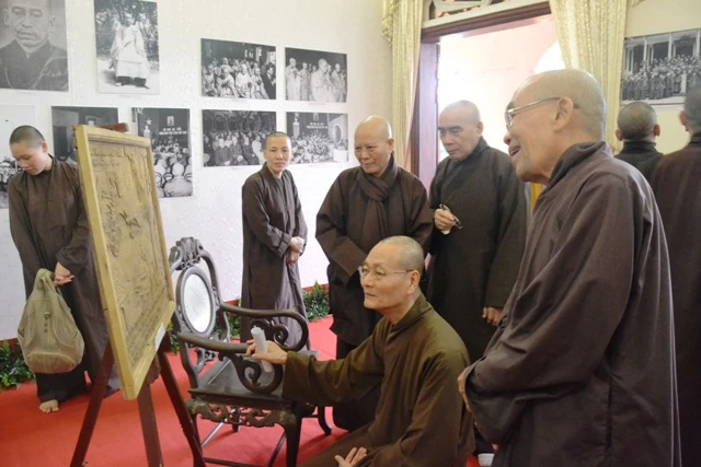 Khai mac trien lam anh (4).JPG