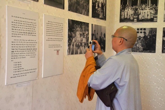 Khai mac trien lam anh (5).JPG