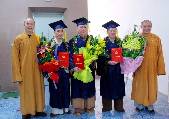 1 nhan bang 1.jpg