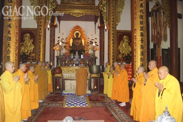 Lễ húy nhật Tổ khai sơn tổ đình Từ Đàm ảnh 2 anh Tu dam 2.jpg