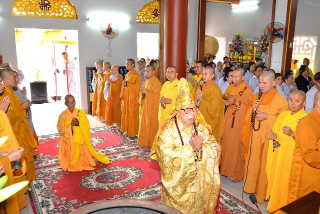 chua hue quang.jpg