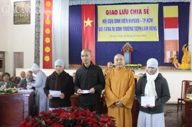 giao luu 1.jpg