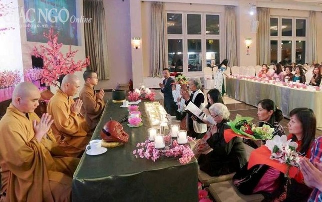 Séc: Phật tử gặp mặt đầu năm mới 2014 ảnh 1 sec12.jpg