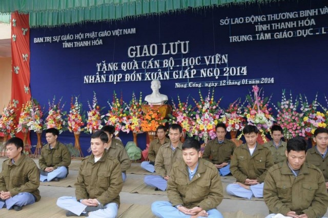 Học viên cai nghiện học cách ngồi thiền ảnh 5 1 giao luu 4.jpg