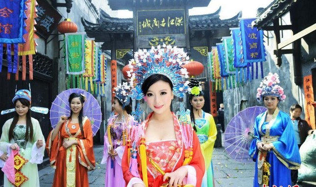 Phố cổ Trung Quốc đón Tết ảnh 5 Anh 5.jpg