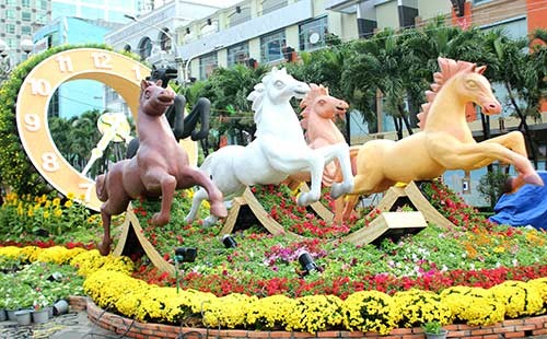 Ngắm đường hoa Nguyễn Huệ trước giờ khai mạc ảnh 2 - 2