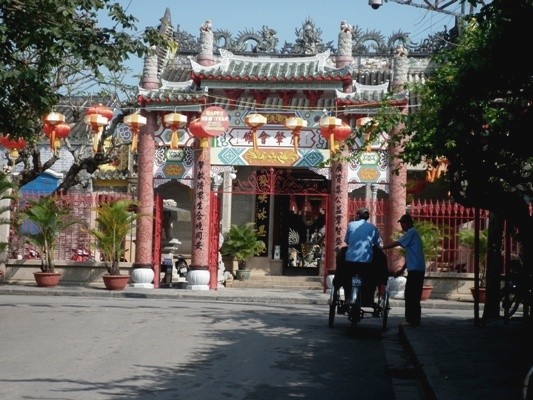 _èn l_ng  ___c trang trí h_u h_t _ c_a chùa.JPG