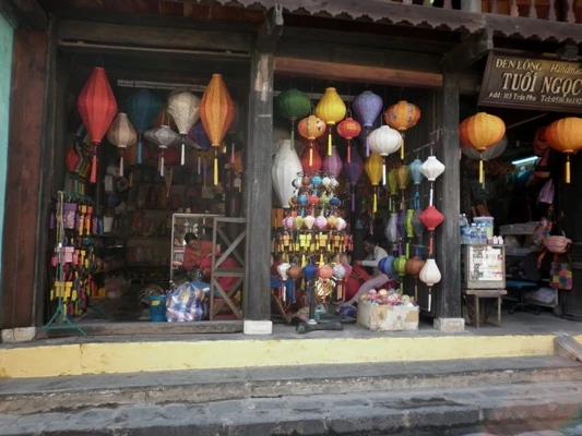 "Thành phố đèn lồng" vào xuân ảnh 3 c_a hàng _èn l_ng.JPG