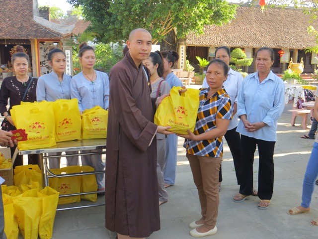 trao qua tai chua chi linh.JPG