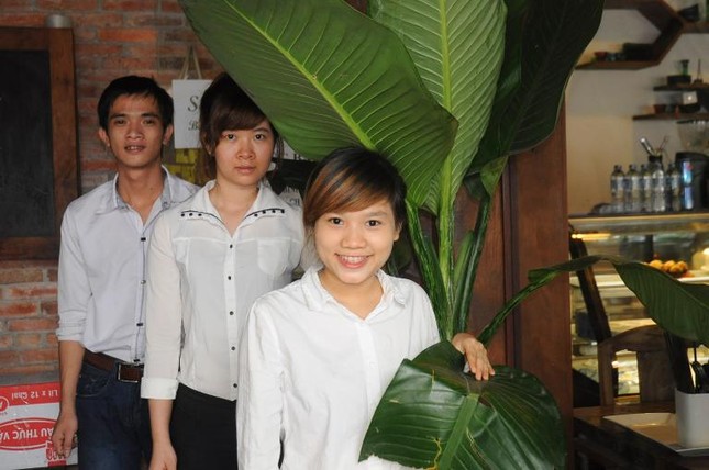 9.Đội ngũ phục vụ.JPG