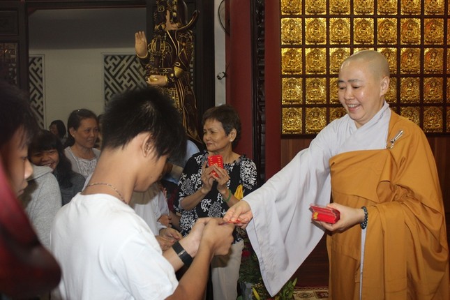 Lễ chùa đầu năm.1.JPG