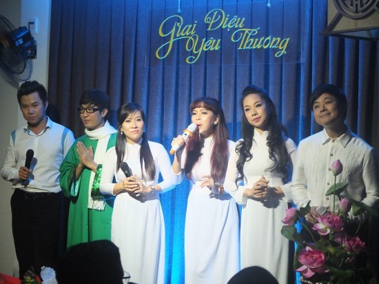 dem-nhac-Van-Khanh-va-nhung-nguoi-ban-550x412.jpg