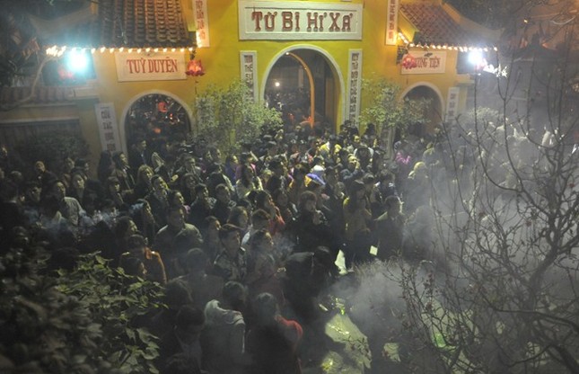 Toàn cảnh sân chùa.