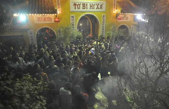 Toàn cảnh sân chùa.