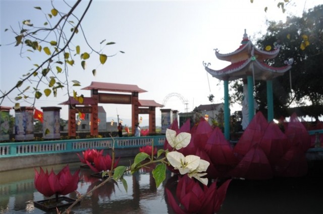 Về chùa Ông Sư mừng xuân Di Lặc ảnh 1 anh ong su 2.jpg