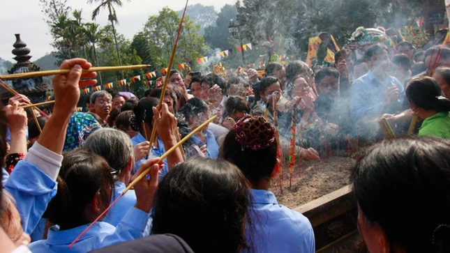 Hơn 5 vạn du khách chen chân trẩy hội chùa Hương ảnh 9