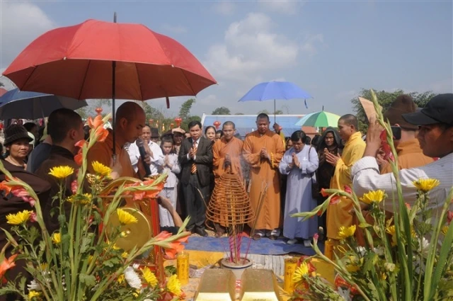 Thanh Hóa: Hàng ngàn người về hội chùa Mèo ảnh 3 1 chua meo 3.jpg