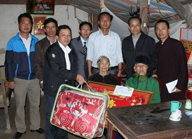 Nghệ An: Nhà chùa tặng quà các cụ thượng thọ ảnh 1 1 thuan hau.jpg