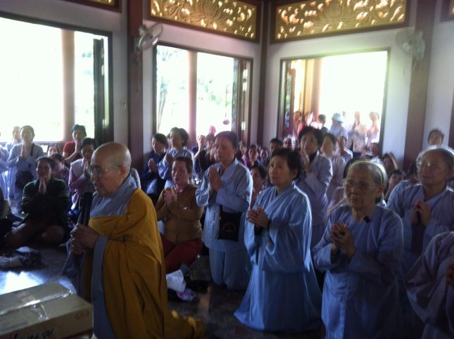 NT.Từ Nhẫn hướng dẫn Phật tử hành hương 15 chùa ảnh 1 1 phuoc vien 1.jpg