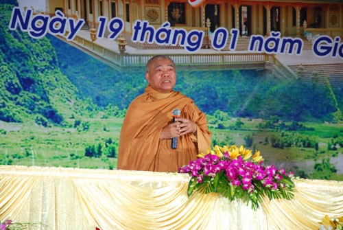 ht. giác toàn gap go tang ni sinh.JPG