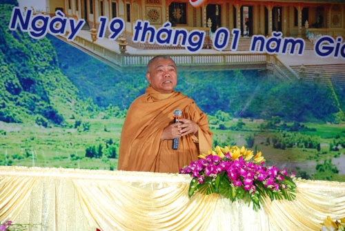 ht. giác toàn gap go tang ni sinh.JPG