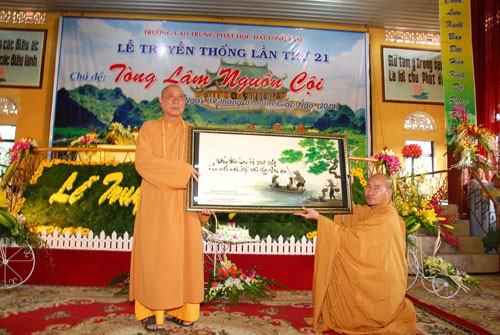 tang qua luu niem.JPG